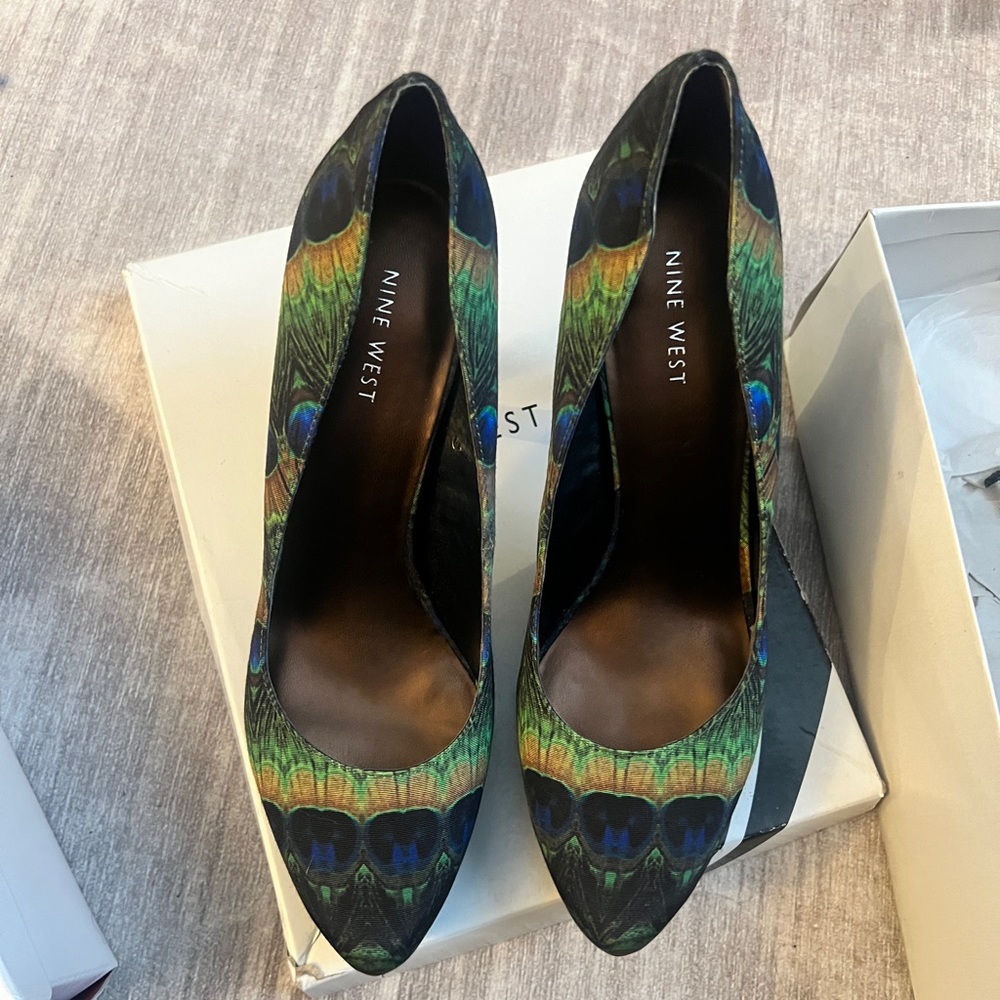 Nine West Makaylao gently used peacock print heels